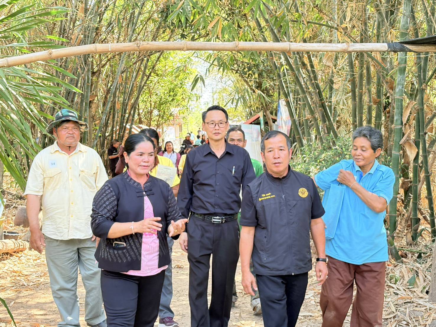 title - วันที่ 10 กุมภาพันธ์ 2569 นายประเสริฐ กาญจนเกียรติกุล ปฏิรูปที่ดินจังหวัดบุรีรัมย์ พร้อมด้วยเจ้าหน้าที่ ส.ป.ก.บุรีรัมย์ ให้การต้อนรับผู้ตรวจราชการ ส.ป.ก. นายวินัย เมฆดำ และรายงานผลการปฏิบัติงานพร้อมทั้งจัดกิจกรรมมอบโฉนดเพื่อการเกษตรในการลงพื้นที่ตรวจติดตามผลการปฏิบัติราชการตามแผนการตรวจราชการ รอบที่ 1 ณ แปลงต้นแบบเกษตรกรรมยั่งยืนในเขตปฏิรูปที่ดิน นางสามัญ โล่ห์ทอง ตำบลหนองโบสถ์ อำเภอนางรอง จังหวัดบุรีรัมย์